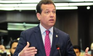 Apoyan civil siempre sea jefe de Defensa