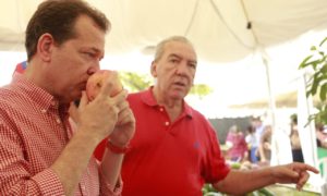 Ito Bisonó destaca potencial de la producción de mango desde Expo Feria en Baní