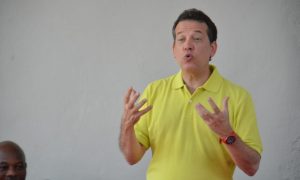 Ito Bisonó dice endeudamiento descontrolado del gobierno lleva el país a la quiebra